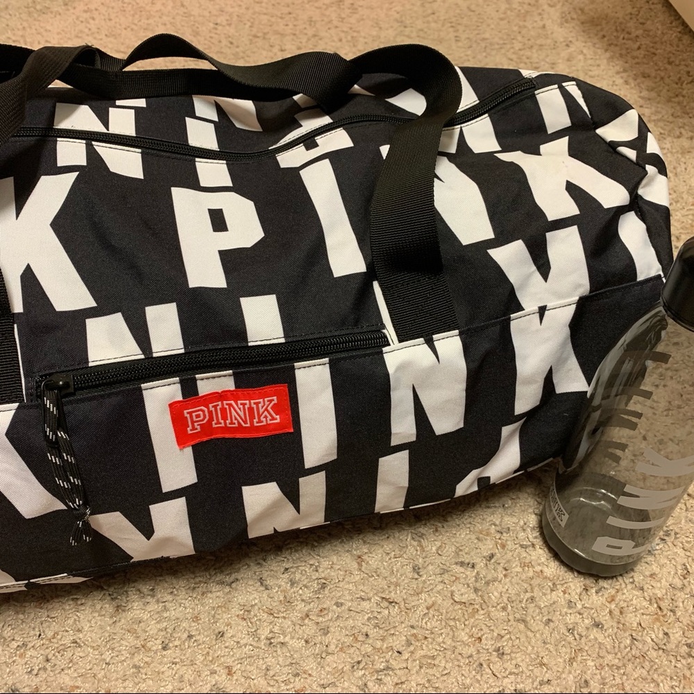 🚫SOLD🚫 Pink! Duffle Bag - Picture 3 of 8